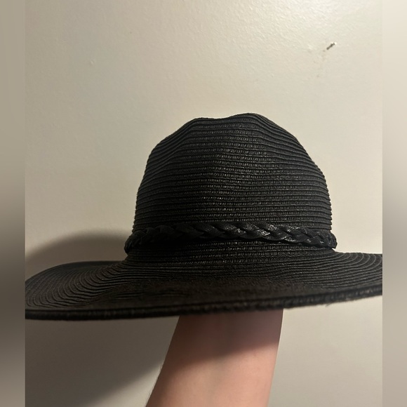 C.C Exclusives Women Adjustable Beach Bead Midsize Brim Straw Black Hat SPF50 - Picture 4 of 8